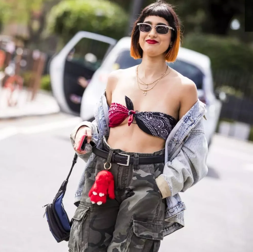 Pack of 2 Fashion Bandanas for Hair/Scarf/Top/Bag Accessorizing in Black and Red - Picture 8 of 10